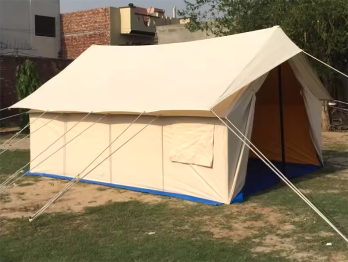 tenda pengungsi keluarga